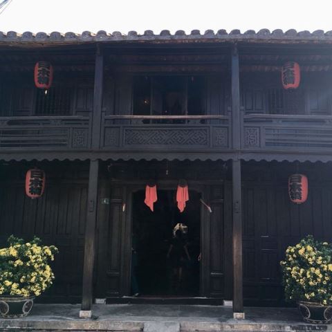 Nhà cổ Phùng Hưng với kiến trúc mặt tiền rộng rãi