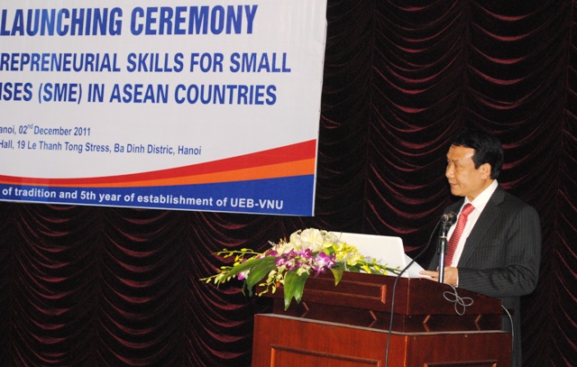 PGS.TS Nguyễn Hồng sơn, Hiệu trưởng Trường Đại học Kinh tế (ĐHQG Hà Nội) phát biểu tại Hội thảo